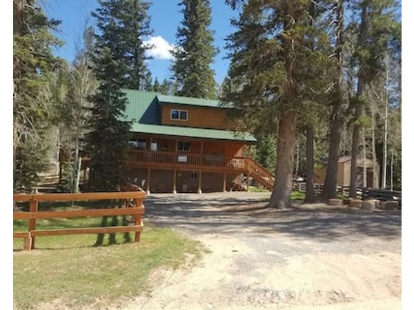 Beautiful Cabin For Your Perfect Getaway!