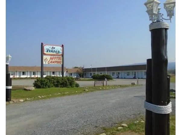 Le Pirate Motel et Camping