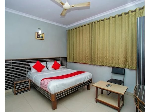 Hotel O White Fort Near Lalbagh Botanical Garden