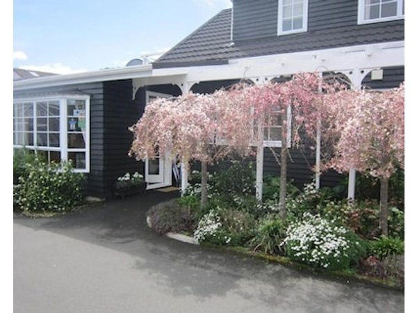 Cottage Mews Motel