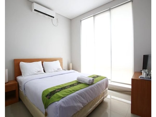 RedDoorz Plus near Kelapa Dua Kebon Jeruk