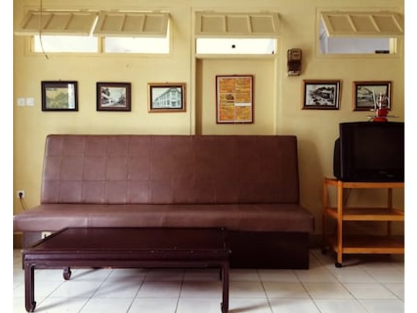 OYO 1111 Pasar Baru Inn