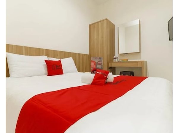 RedDoorz @ Nagoya Indah