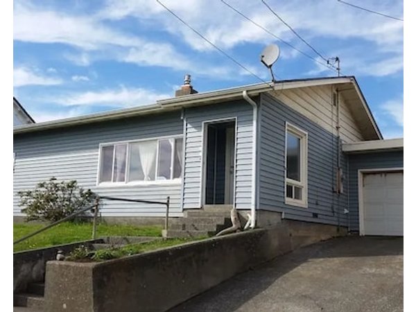 Coastal Cottage Less than a Block to the Beach Crescent City CA