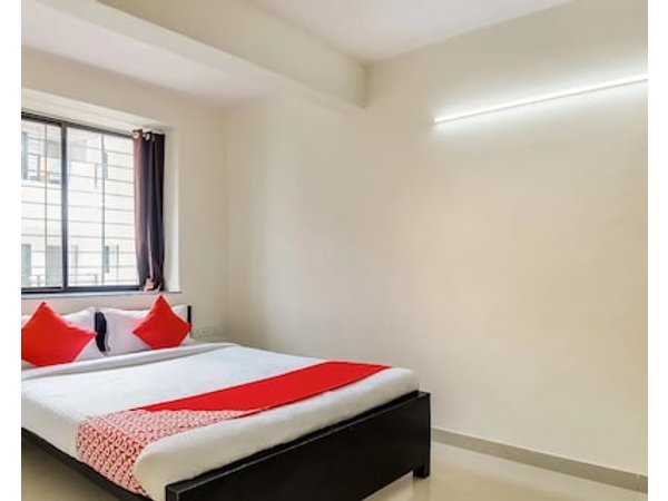 OYO Hotel Galaxy Near INOX