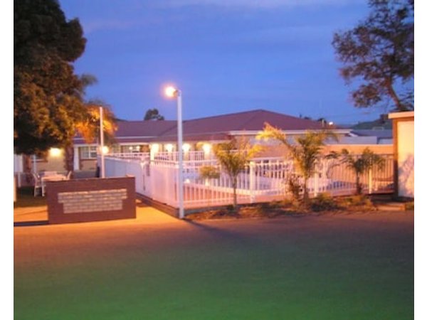 Charles Rasp Motor Inn & Cottages