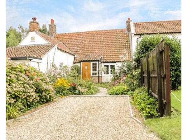 Mrs Dales Cottage With A Garden In Clenchwarton Ref 966684