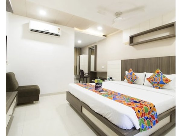 FabHotel Amber Sayajiganj