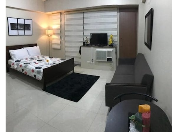 One Palm Tree Apartments