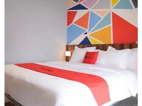 RedDoorz Plus near UNIMED Medan