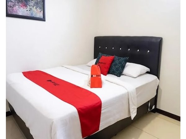 RedDoorz near Setrasari Mall 4