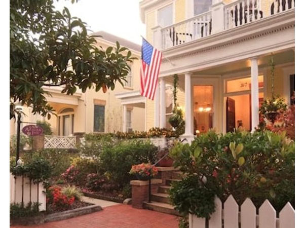 Azalea Inn and Villas