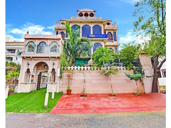Fabhotel Shree Villas