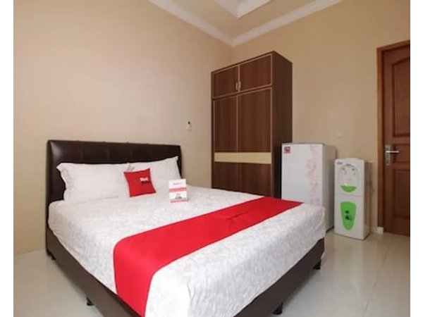 RedDoorz Syariah near Mercu Buana University