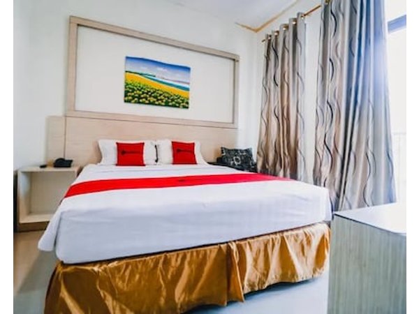 RedDoorz Plus near Sultan Hasanuddin Airport