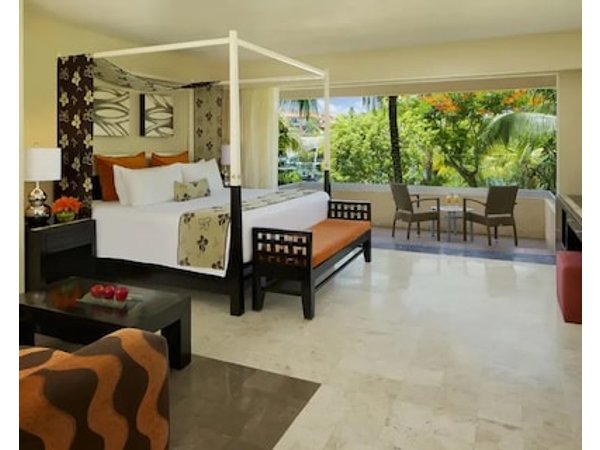 Suite at Dreams Hotel Puerto Aventuras (all inclusive)