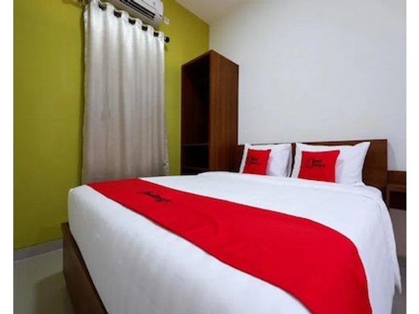 RedDoorz Plus near Paragon Mall Semarang