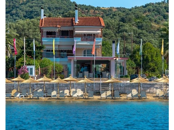 Over Sea Rooms & Villas