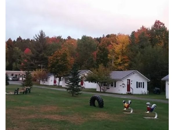 Carroll Motel & Cottages