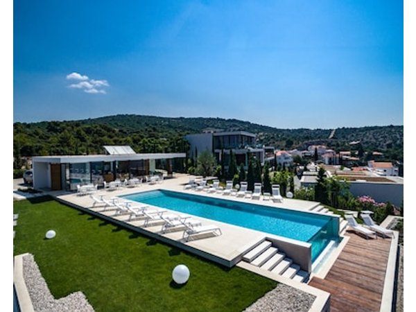 Golden Rays Luxury Villas & Apartments