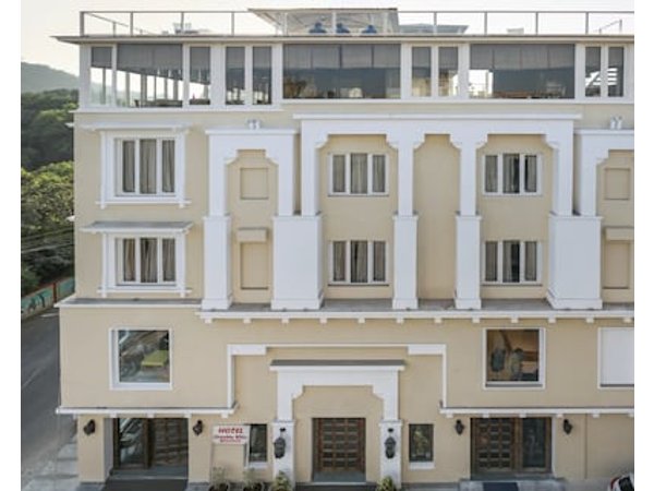 Tripli Hotels Shambhu Villas