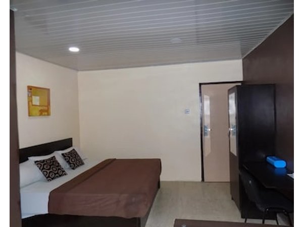 Posh Apartments And Hotel