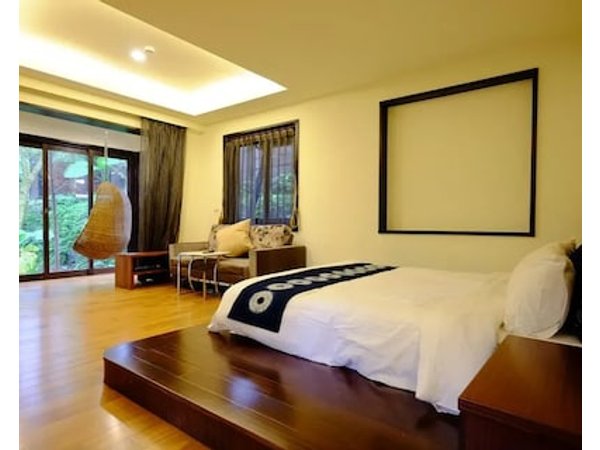 Zhou Ye Cottage