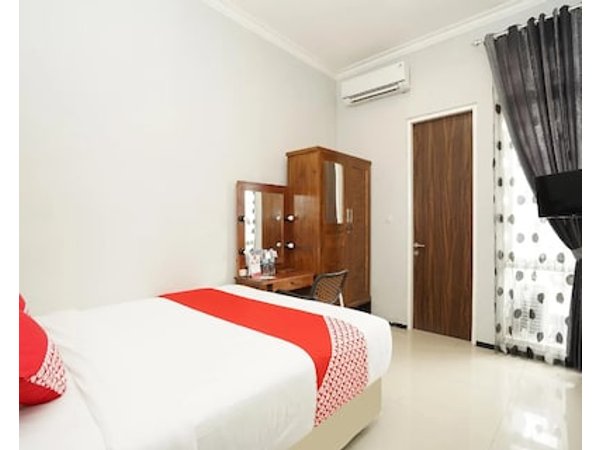 RedDoorz near Surabaya Zoo