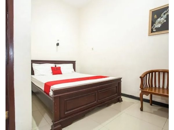 RedDoorz @ Raya Ngagel 2