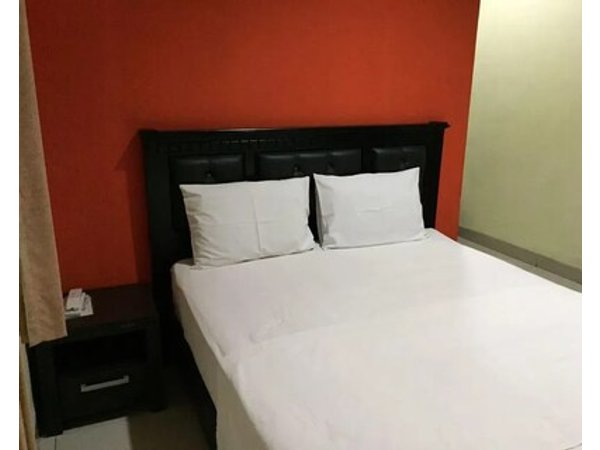 TwoSpaces Living at Toedjoeh Enam Homestay Surabaya