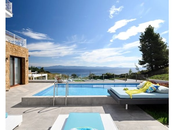 Villa D'Oro - Luxury Villas & Suites