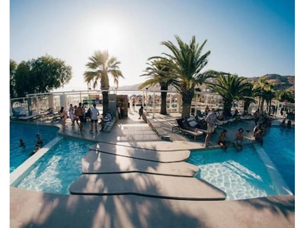 FarOut BeachClub - Rooms & Camping
