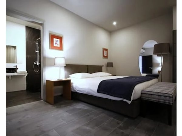 8 Villas Hotel & Bistrô