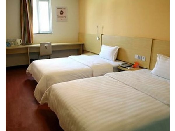 7 Days Inn ( Foshan Nanhai Huangqi Chau Ka Square)