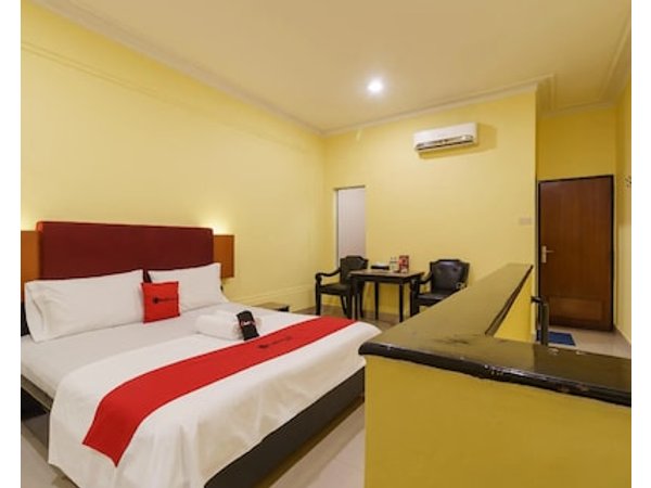 RedDoorz Plus near Ancol