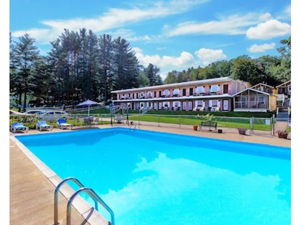 Half Moon Motel & Cottages