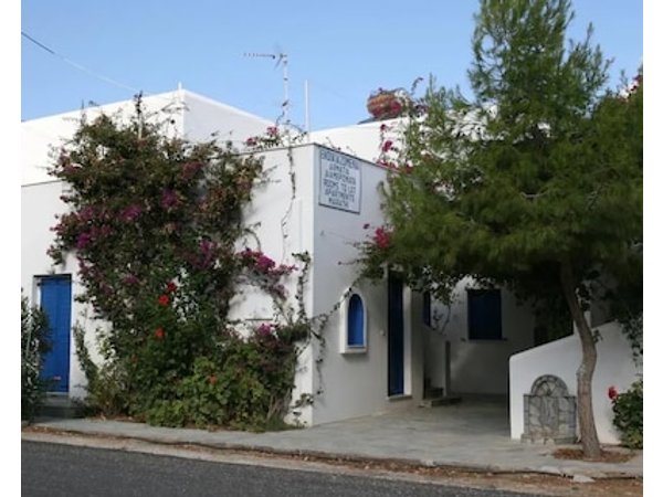 Parian Holiday Villas