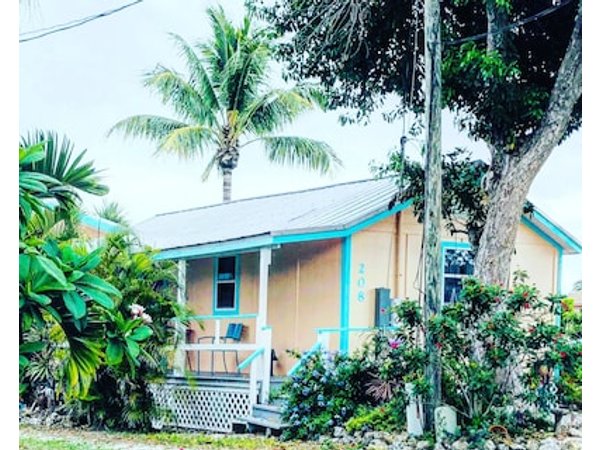 Quaint Cottage On The Bay