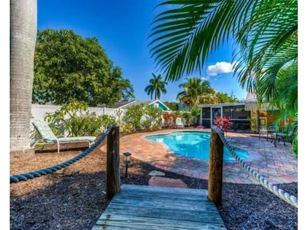 Ultimate Private Getaway! Heated Pool. Tropical Paradise