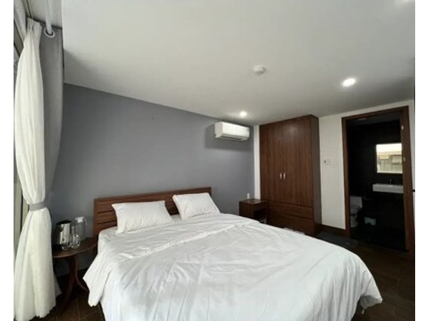 THE LIGHT APARTMENT