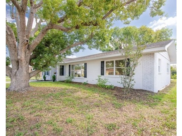 Sun and Beach Cottage 4BR Sleeps 14! With Pool!