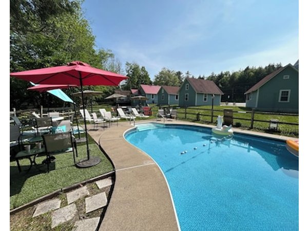 White Mountain Motel and Cottages