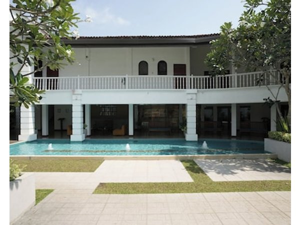 Hibiscus Beach Hotel & Villas