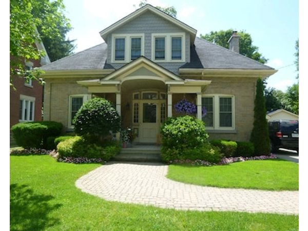 Cottage on Caledonia Bed & Breakfast