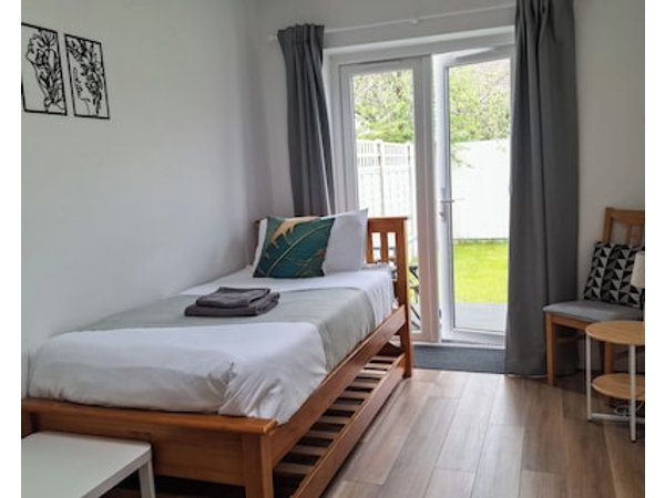 NEW 3 bedrooms Flat in Ashford near Heathrow