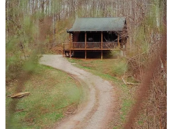 Secluded Cozy Log Cabin Villa
