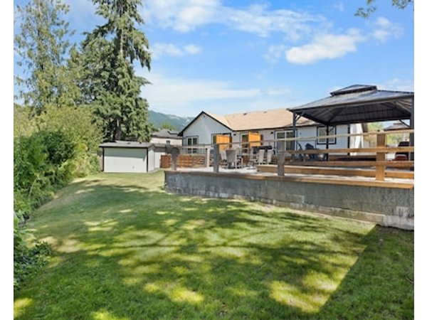 Riverside by Cowichan Lake Cottages