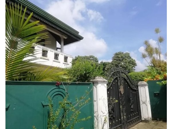 Blossoms Apartment 20 Min From Air Port