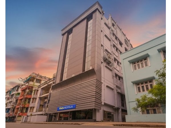 FabHotel Eros 211