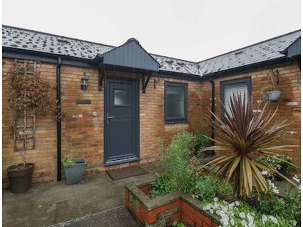 Myrtle Cottage Family Friendly With A Garden In Creigiau
